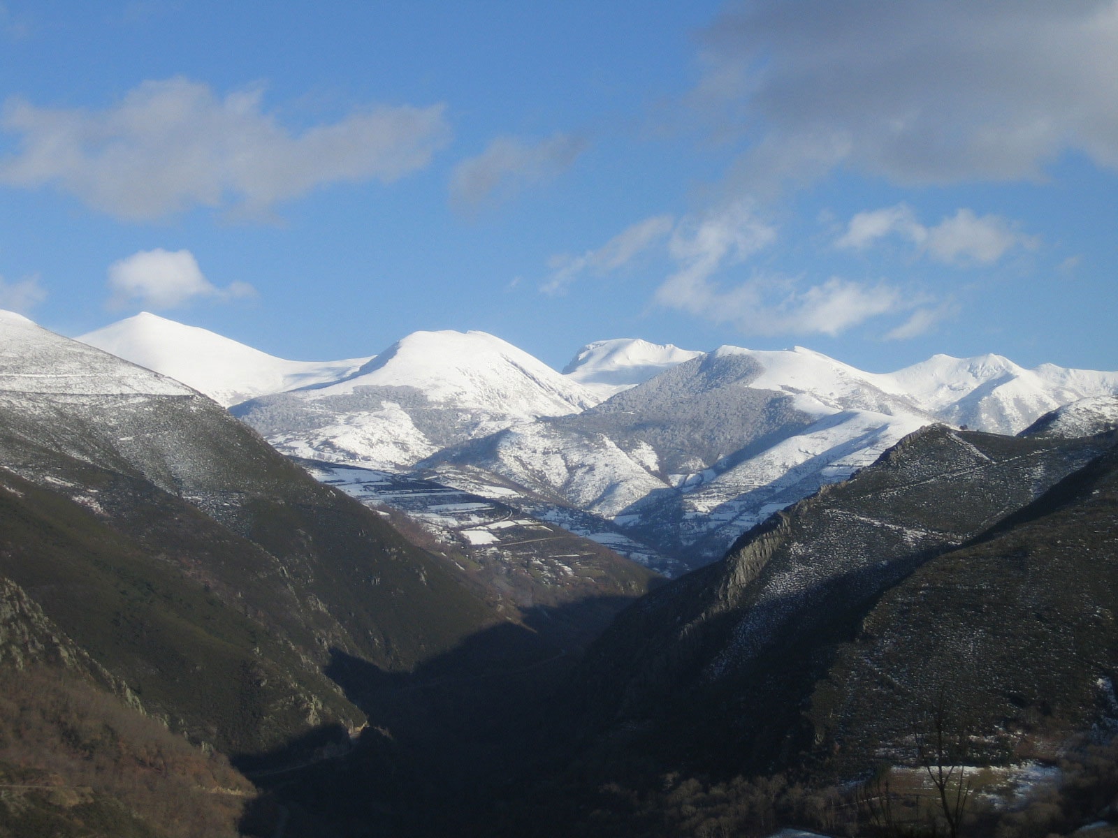 Cumes nevados dos Ancares — Pico Mustallar